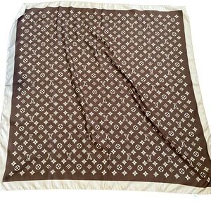 Women’s monogramed scarf